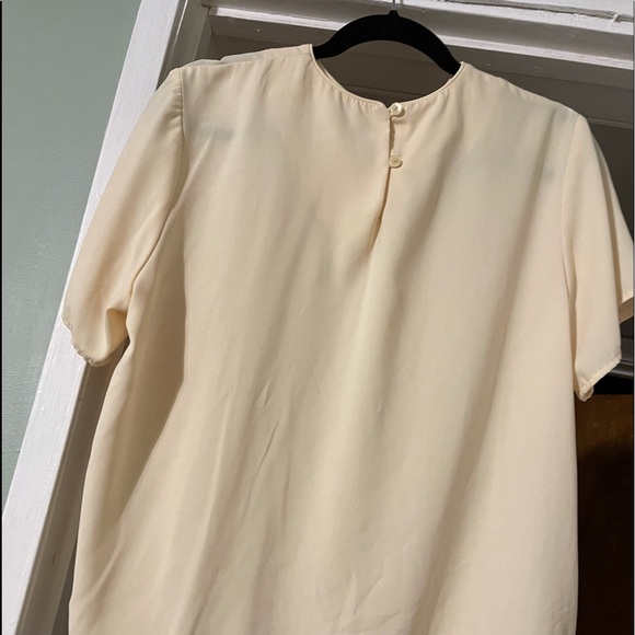 Cream colored blouse - Picture 2 of 4